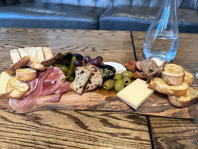 Opinii despre The Olive Board Charcuterie & Wine Bar în Waterloo - Hospitality and gastronomy