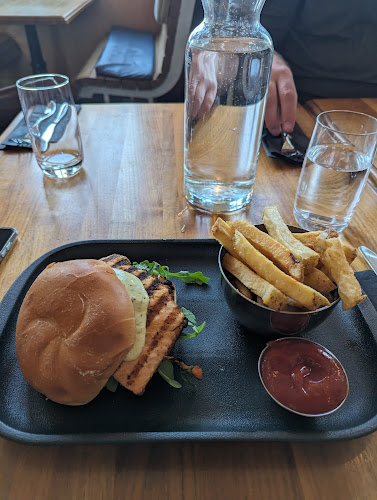 Opinii despre Steamship Grill & Bar în Victoria - Hospitality and gastronomy