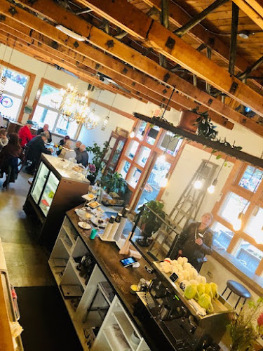 A.M. Radio Cafe - Hospitality and gastronomy