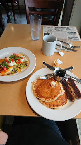 3690 Shelbourne St, Victoria, BC V8P 4H2