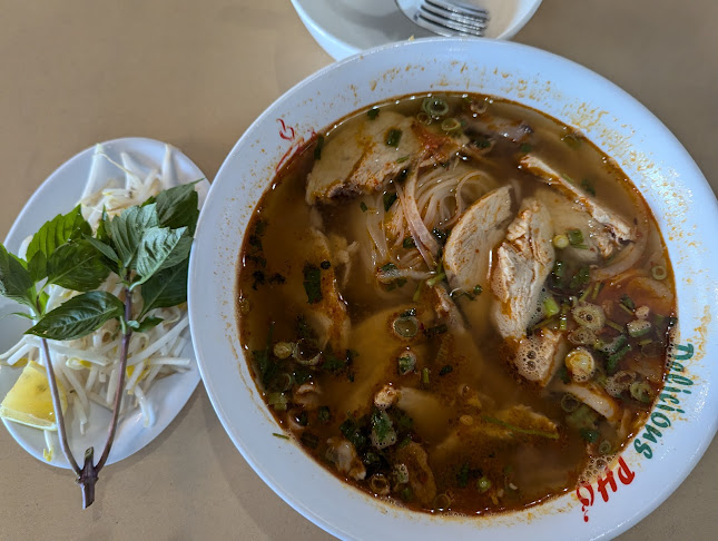 Opinii despre Delicious Pho Restaurant 10725 98 St NW (China Town) în Edmonton - Hospitality and gastronomy