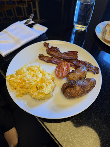 Q AT THE FAIRMONT EMPRESS - Hospitality and gastronomy