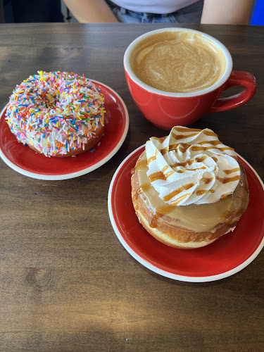 Comentarii opinii despre Red Eye Cafe and Donuts