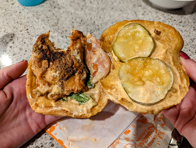 Popeyes Louisiana Kitchen - Oxford st west london Ontario - Hospitality and gastronomy