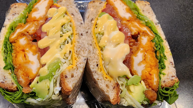 156 14th St E, North Vancouver, BC V7L 2N3