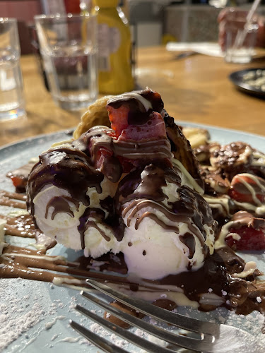 D Spot Dessert Cafe Calgary 17th Ave - Hospitality and gastronomy