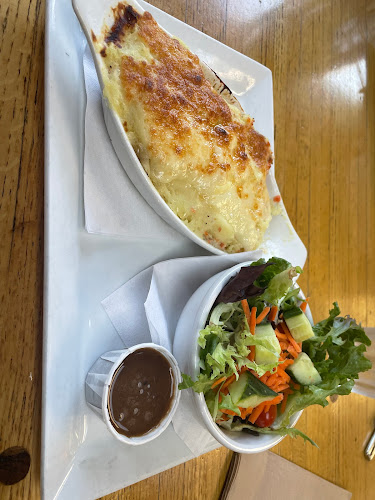 6408 Bay St, West Vancouver, BC V7W 2H1