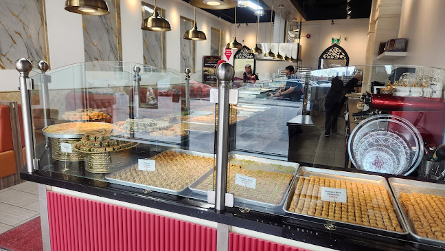 Comentarii opinii despre Crown Pastries