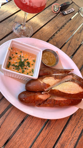 Opinii despre Beertown Public House Barrie în Barrie - Hospitality and gastronomy