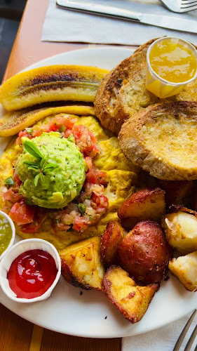 919 Fort St, Victoria, BC V8V 3K3