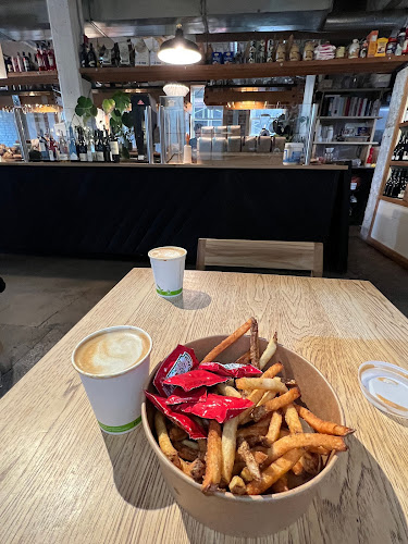 Opinii despre Iconoclast Coffee Roasters în Edmonton - Hospitality and gastronomy