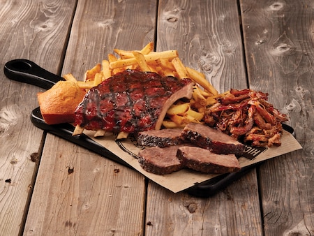 Montana’s BBQ & Bar - Hospitality and gastronomy