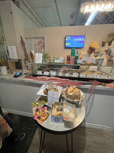 12 Oxley St #101, Toronto, ON M5V 3P7