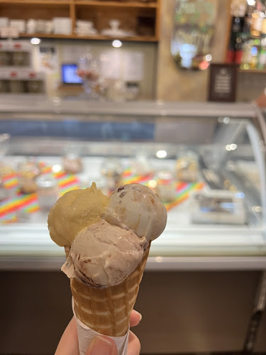 1222 Robson St, Vancouver, BC V6E 1C1