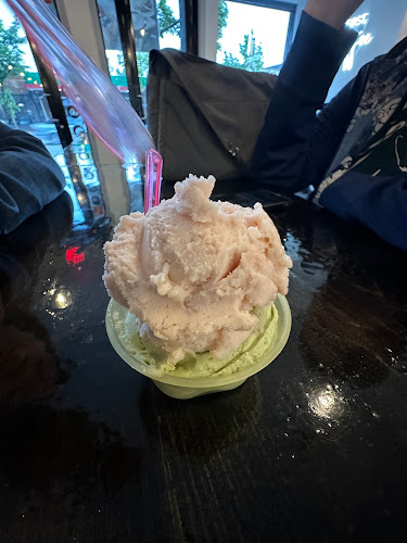 Fior Di Latte Cafe, Bakery & Gelato