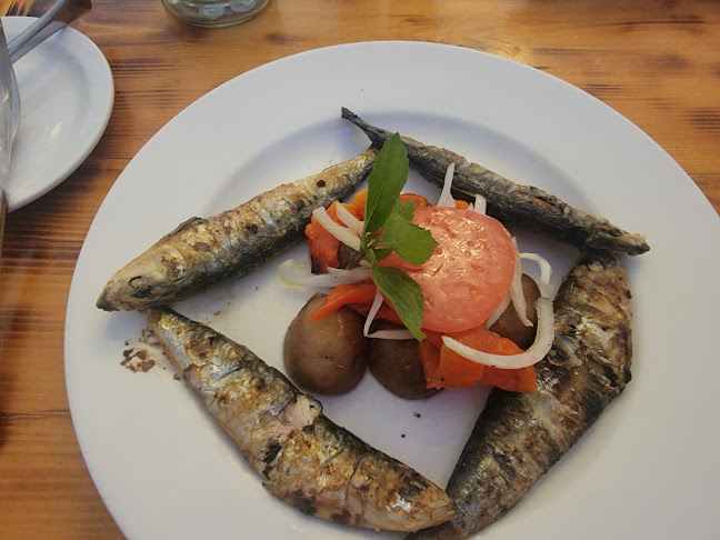 184 Augusta Ave, Toronto, ON M5T 2L6