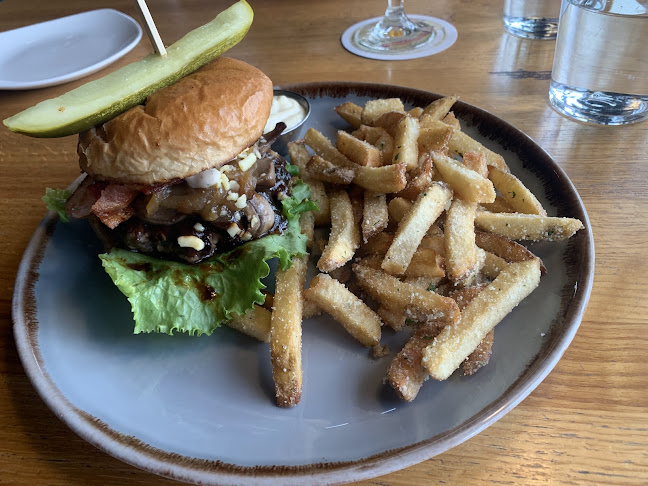 722 85 St SW #601, Calgary, AB T3H 6B6