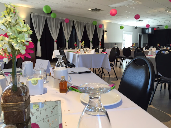 Emerald Community Centre - Boxcar Pub & Grill - Hospitality and gastronomy