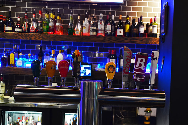 Mona Lisa Pub | Sports Pub in Edmonton | Karaoke Night | Pool League Tournaments - Hospitality and gastronomy