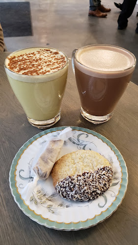 Opinii despre Cadeaux Bakery în Vancouver - Hospitality and gastronomy