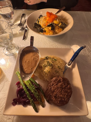 Resto Gare And Train Bar Bistro - Hospitality and gastronomy