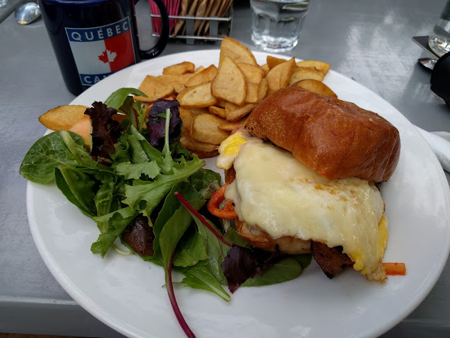 167 Niagara St, Toronto, ON M5V 1C9