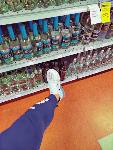 Opinii despre Angry Otter Liquor @ Willow Park în Kelowna - Hospitality and gastronomy