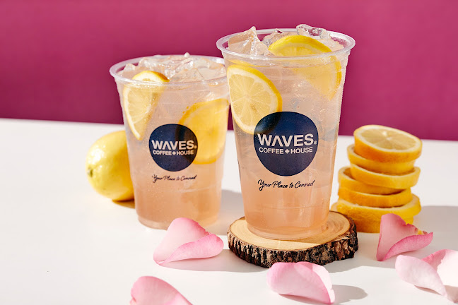 Opinii despre Waves Coffee House - 8th and 8th în Calgary - Hospitality and gastronomy