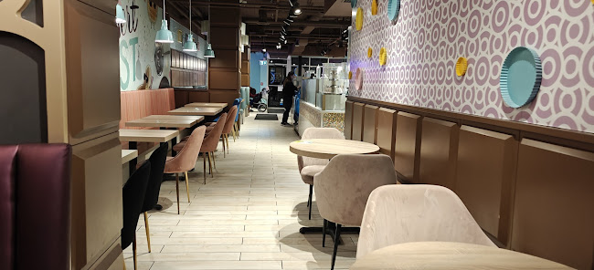 D Spot Dessert Cafe Calgary 17th Ave - Hospitality and gastronomy