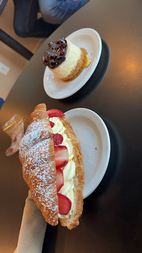 Opinii despre HomeQuarter Coffeehouse & Bakery în Saskatoon - Hospitality and gastronomy