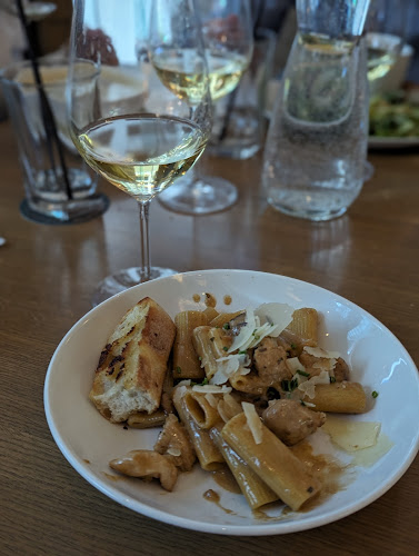 Opinii despre Moxies Toronto Downtown Restaurant în Toronto - Hospitality and gastronomy