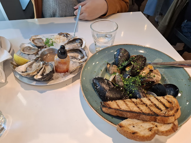 Opinii despre Fanny Bay Oyster Bar & Shellfish Market în Vancouver - Hospitality and gastronomy