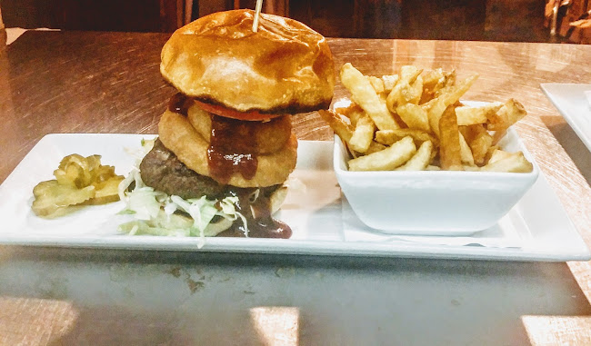 105 Lakeshore Rd E, Mississauga, ON L5G 1E2