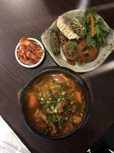 Comentarii opinii despre Meat table 육첩반상 (Hwaro Korean BBQ)