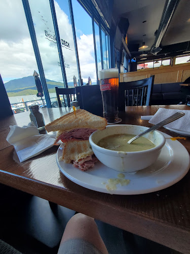 Breakers Pub - Hospitality and gastronomy