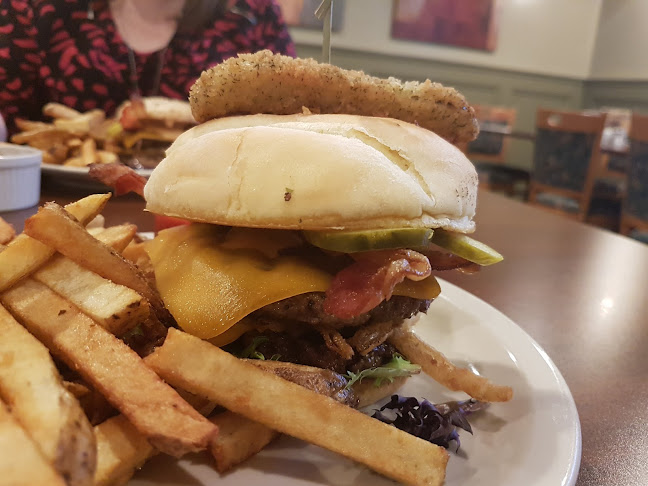 Opinii despre Anson's Restaurant & Pub în Slemon Park - Hospitality and gastronomy