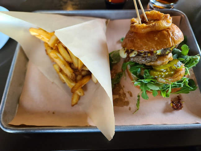 Comentarii opinii despre Murphy's Law Pub And Kitchen