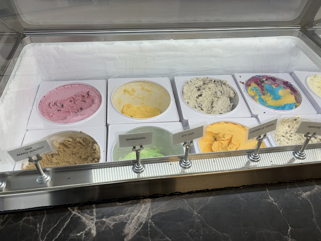 949 Henderson Hwy, Winnipeg, MB R2K 2M3