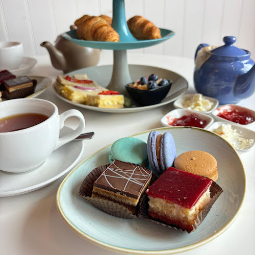 Quelque Chose - Ottawa