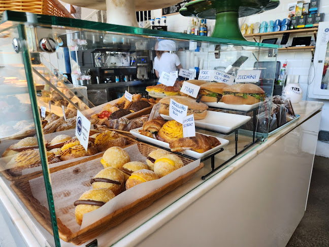 1205 Queen St W #3, Toronto, ON M6K 0B9