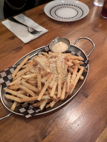 Nanda Chicken - Hospitality and gastronomy