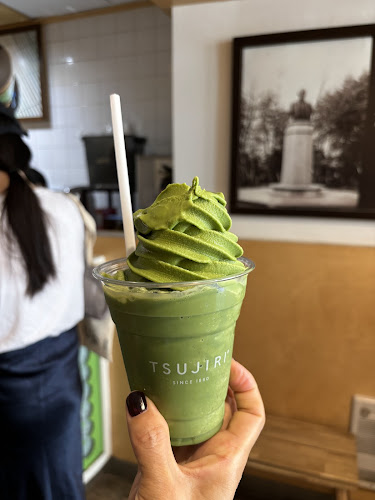 147 Dundas St W, Toronto, ON M5E 0A8