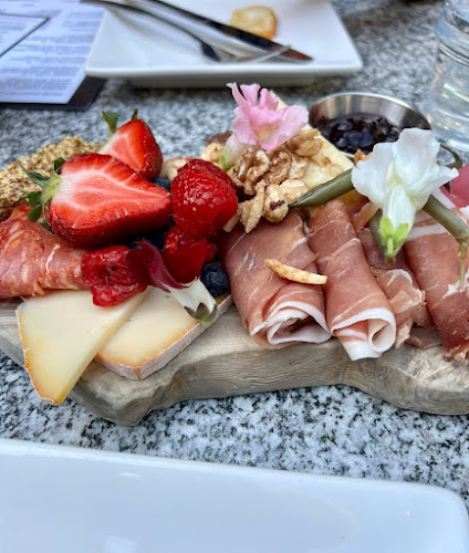 Social Restaurant + Lounge - Ottawa