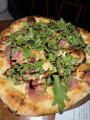 527 Brant St, Burlington, ON L7R 2G6