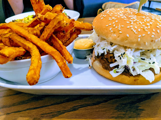 571 Lawrence Ave, Kelowna, BC V1Y 6L8