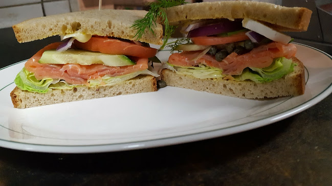 3373 Bloor St W, Etobicoke, ON M8X 1G2