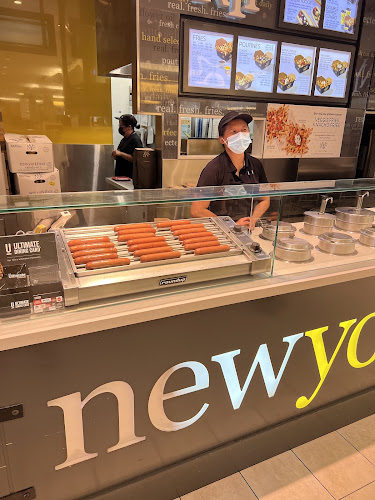 Opinii despre New York Fries Markville Mall în Markham - Hospitality and gastronomy
