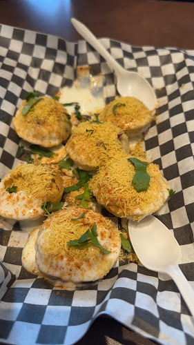 Veggie Planet Vaughan - Vegetarian Indian Pizza, Burger and Street food Restaurant - Woodbridge