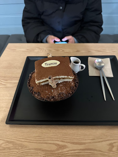 6916 Number 3 Rd, Richmond, BC V6Y 0L5