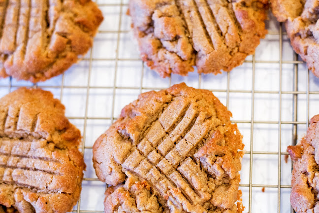 934 Manning Ave, Toronto, ON M6G 2X4